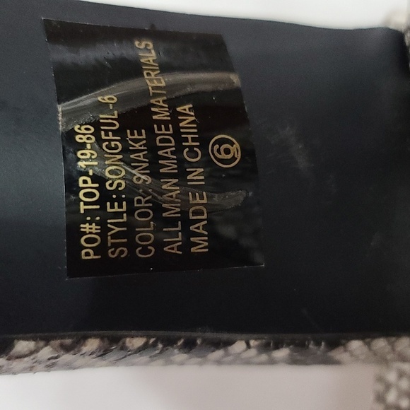 Forever Womens Ankle Strap Heels Faux Snakeskin  Black Tan Size 6 EUC - Picture 12 of 13